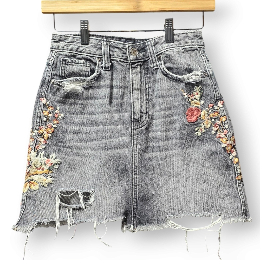 Abercrombie & Fitch Black Wash Embroidered Distressed Denim Mini Skirt Size 24
